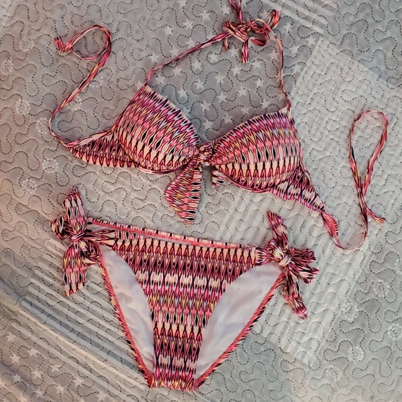 Pink patterned bikini - Picture 1 of 4
